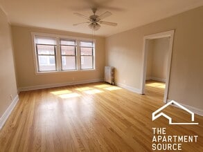 2342 W Touhy Ave in Chicago, IL - Building Photo - Building Photo