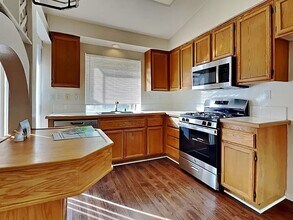 3140 Crowne Dr in Palmdale, CA - Foto de edificio - Building Photo