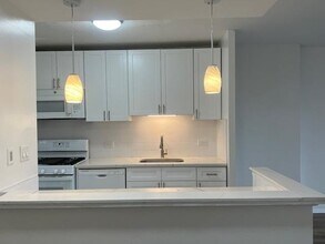 7002 JFK Blvd E in West New York, NJ - Foto de edificio - Building Photo