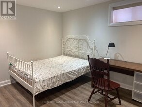 2251 Nena Crescent in Oakville, ON - Building Photo - Building Photo