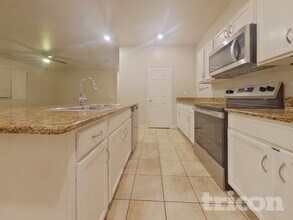 16221 W La Ventilla Way in Goodyear, AZ - Foto de edificio - Building Photo