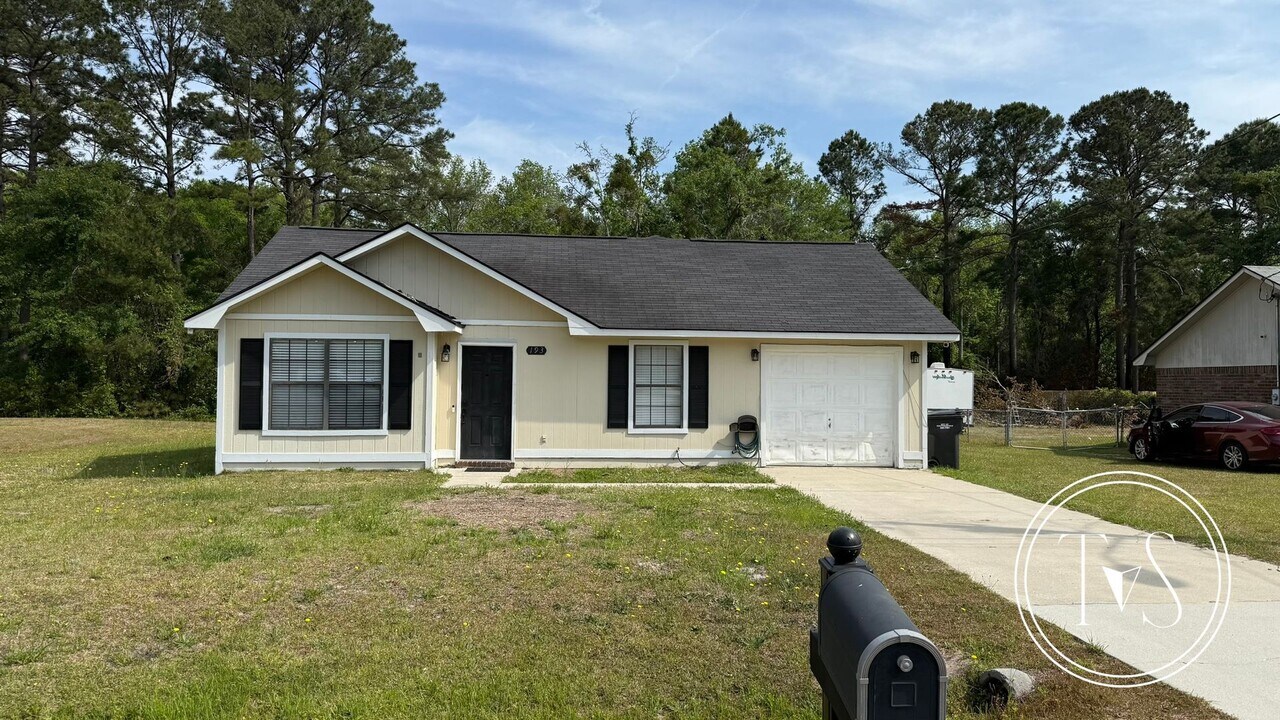 193 Hunters Branch Dr in Hinesville, GA - Building Photo