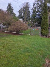 1604 N 203rd Pl in Shoreline, WA - Foto de edificio - Building Photo