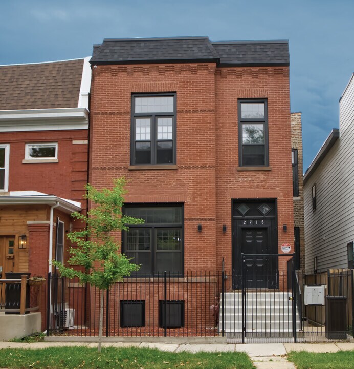 2718 W Monroe St, Unit First floor in Chicago, IL - Foto de edificio
