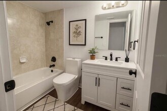 14002 Capitol Dr in Tampa, FL - Building Photo - Building Photo