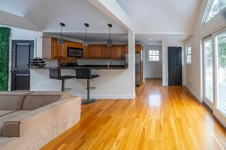 1364 High St in Westwood, MA - Building Photo - Building Photo