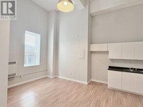 19 Dunlop St W in Barrie, ON - Building Photo - Building Photo