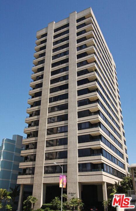 10350 Wilshire Blvd-Unit -1704 in Los Angeles, CA - Building Photo - Building Photo