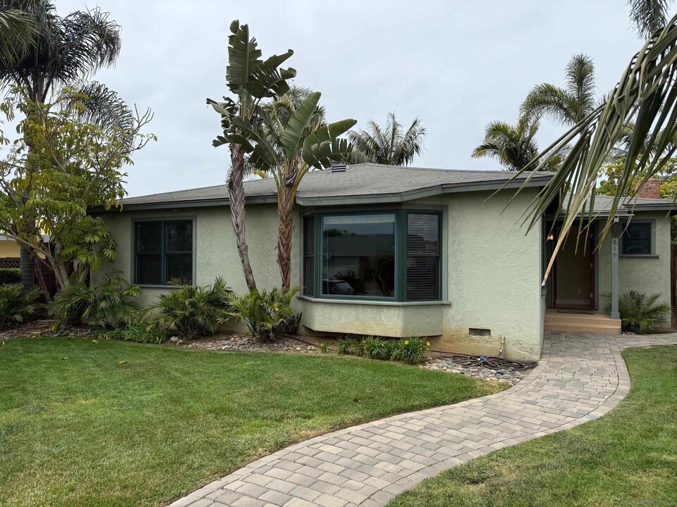619 Rockledge St in Oceanside, CA - Building Photo
