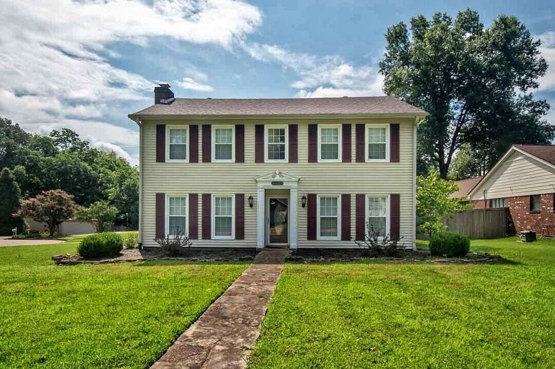 2598 Cedar Ridge Dr in Germantown, TN - Building Photo