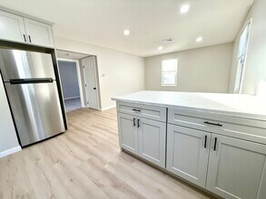 1063 Tacoma St in New Bedford, MA - Building Photo - Building Photo