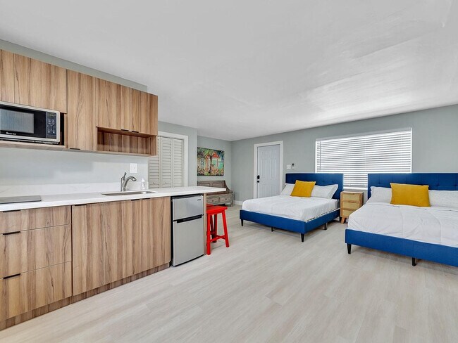 318 Walnut St in Hollywood, FL - Building Photo - Building Photo