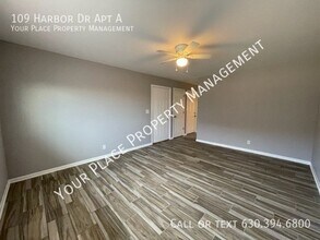 109 Harbor Dr in Oswego, IL - Building Photo - Building Photo