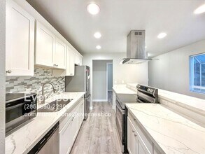 12543 NE 23rd Pl in Bellevue, WA - Building Photo - Building Photo
