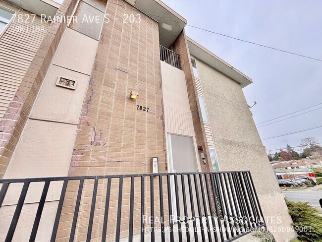 7827 Rainier Ave S in Seattle, WA - Building Photo - Building Photo