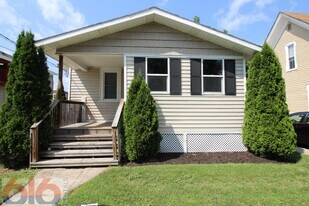 813 Douglas St NW in Grand Rapids, MI - Building Photo