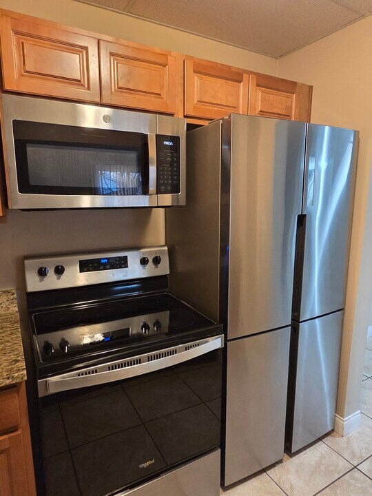 38280 North Ln in Willoughby, OH - Building Photo