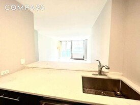 250 W 90th St, Unit 6I in New York, NY - Building Photo