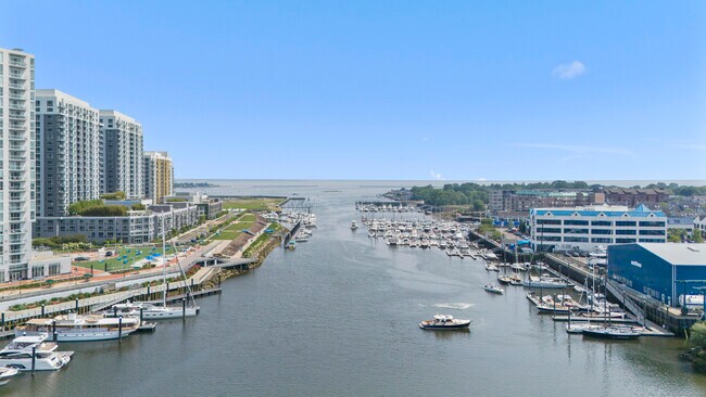 784 Atlantic St in Stamford, CT - Foto de edificio - Building Photo
