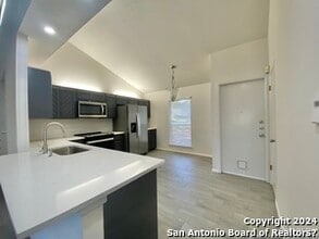 2934 Oak Leigh St in San Antonio, TX - Building Photo - Building Photo