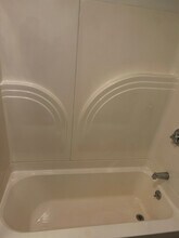 533 Middle St, Unit 3 in Fall River, MA - Building Photo - Building Photo