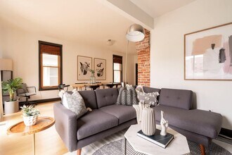 2319 NW Raleigh St in Portland, OR - Building Photo - Building Photo