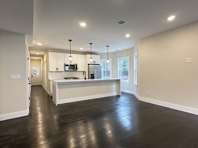 131 Grampian Way in Boston, MA - Foto de edificio - Building Photo