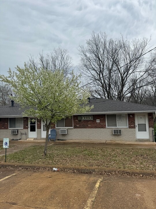 5851 Stieren Dr, Unit 5851-14 in High Ridge, MO - Building Photo