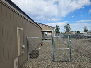 9863 Needles Dr in Mohave Valley, AZ - Foto de edificio - Building Photo