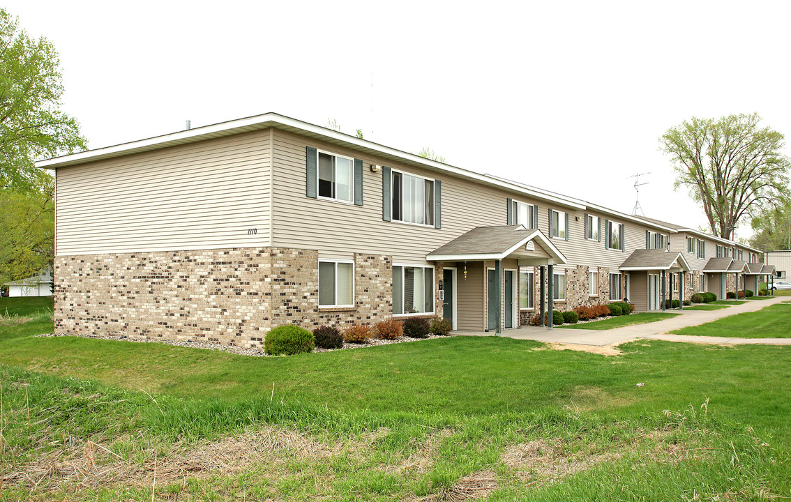 Oakhaven Estates in St. Cloud, MN - Building Photo