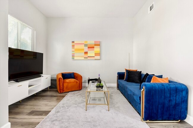 3417 Edgehill Dr, Unit 3417.5 in Los Angeles, CA - Building Photo - Building Photo