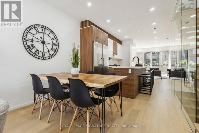 property at 43A Cummings St