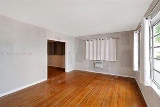7915 Byron Ave in Miami Beach, FL - Building Photo - Building Photo
