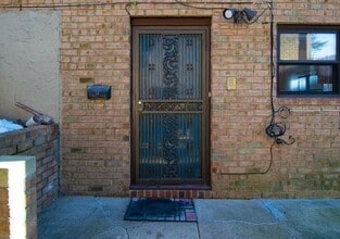 61-36 233rd St in Queens, NY - Foto de edificio - Building Photo