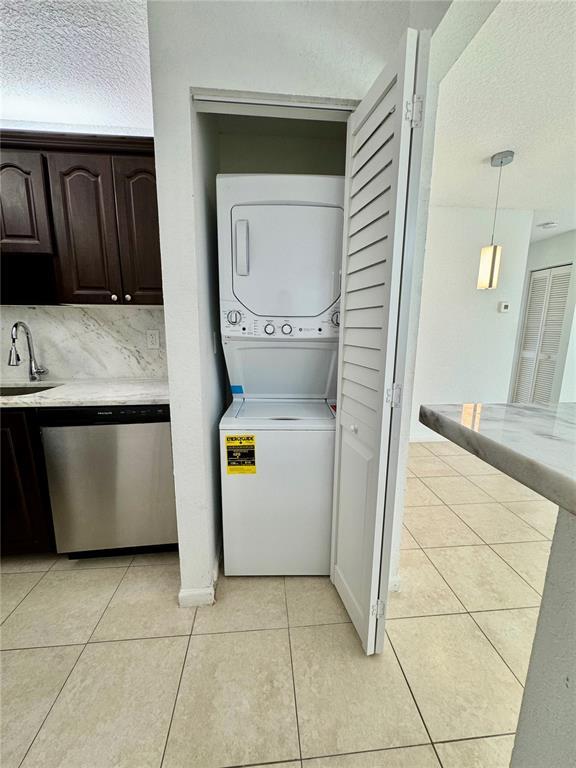 11044 Royal Palm Blvd in Coral Springs, FL - Building Photo - Building Photo