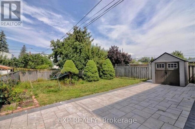 964 Danforth Rd in Toronto, ON - Building Photo - Building Photo