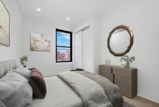 165 First Avenue, Unit 7 in New York, NY - Foto de edificio - Building Photo