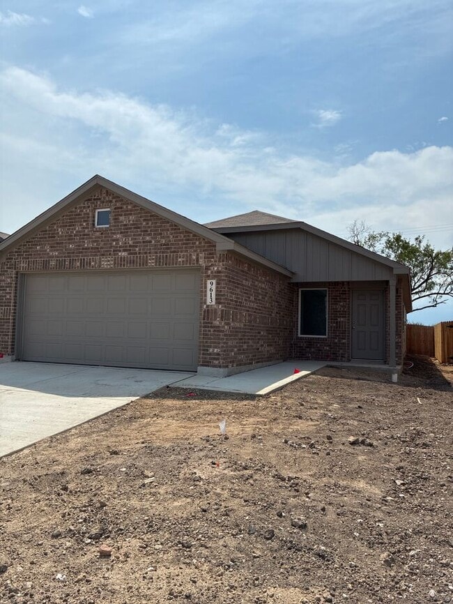 9613 Garnet Grv in San Antonio, TX - Building Photo - Building Photo