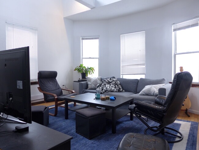 43 New Whitney St in Boston, MA - Building Photo - Building Photo