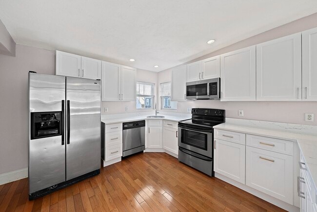 662 E 7th St in Boston, MA - Building Photo - Building Photo