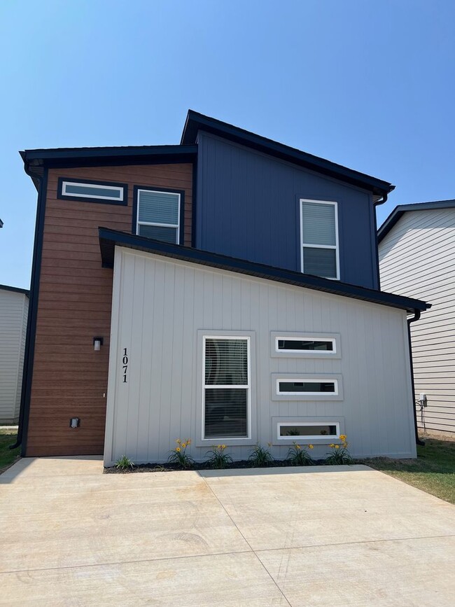 property at 1071 Ventnor Ave