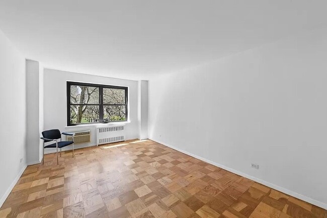 205 West End Ave in New York, NY - Building Photo - Building Photo