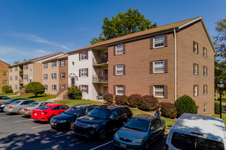 Parliaments in Annandale, VA - Foto de edificio - Building Photo