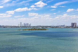 2900 NE 7th Ave in Miami, FL - Building Photo - Building Photo