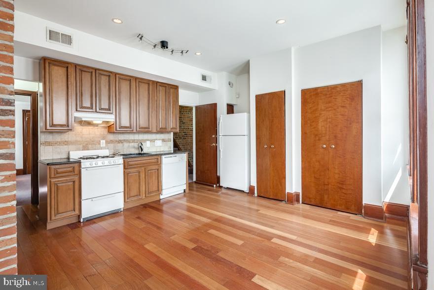 2739 W Girard Ave in Philadelphia, PA - Building Photo