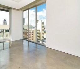 151 SE 1st St, Unit 2510 in Miami, FL - Foto de edificio - Building Photo