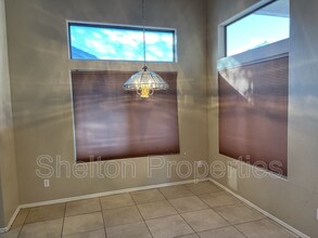 9065 W Custer Ln in Peoria, AZ - Building Photo - Building Photo