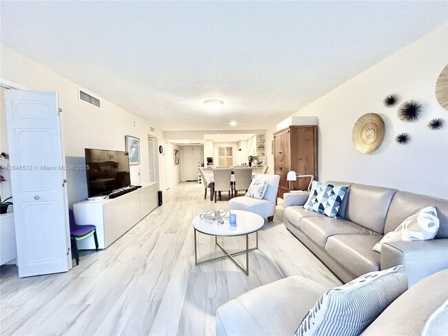 property at 3800 Oaks Clubhouse Dr