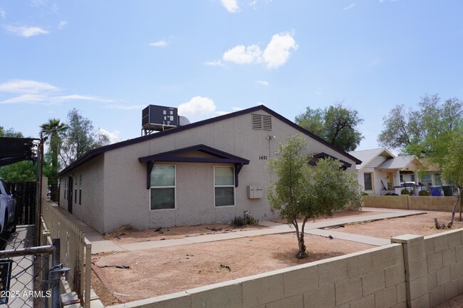property at 1421 E Fillmore St