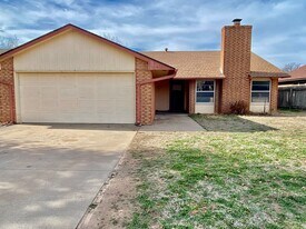 206 S Mission Rd in Enid, OK - Building Photo